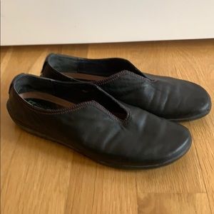 Camper flat black slip on 40 9